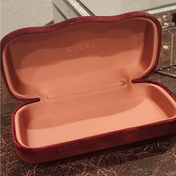 Gucci Authentic Red Velvet Eyewear/Sunglasses Case - Picture 2 of 7